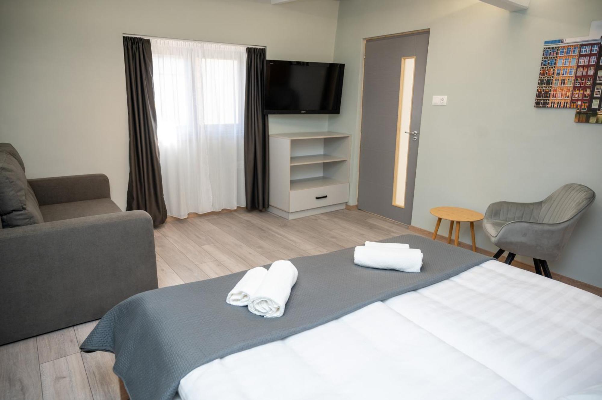 Tuenderkert Apartman Gyula Kültér fotó