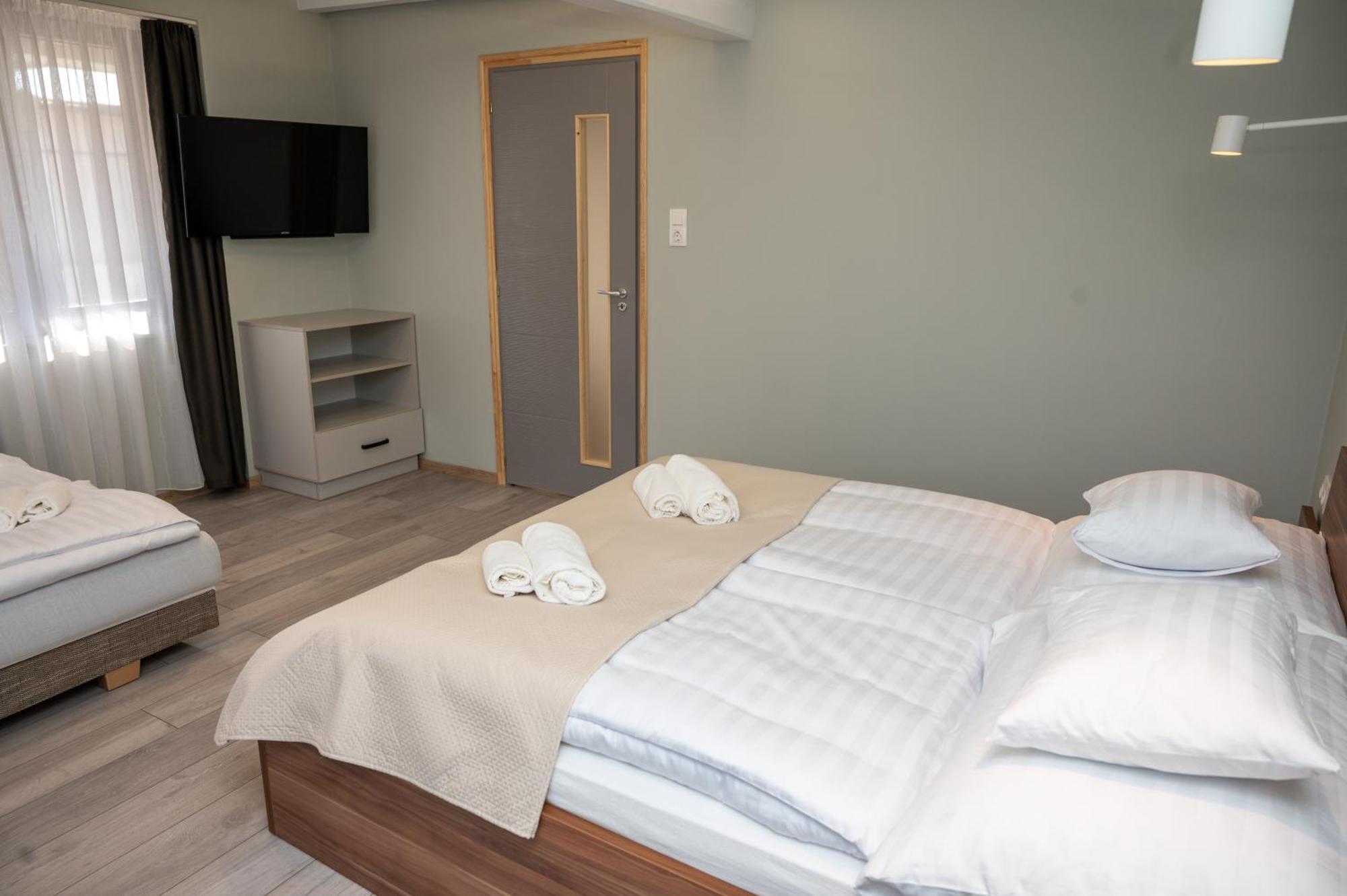 Tuenderkert Apartman Gyula Kültér fotó