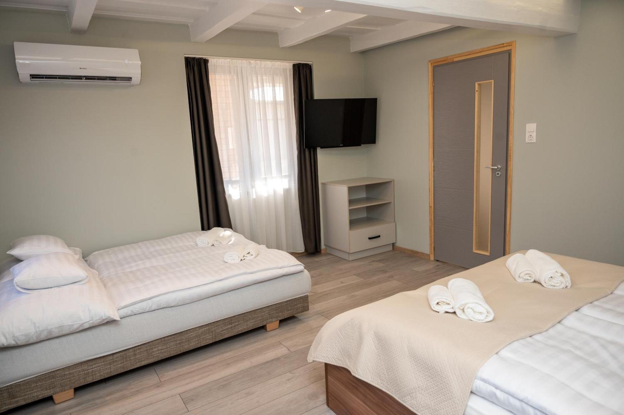 Tuenderkert Apartman Gyula Kültér fotó