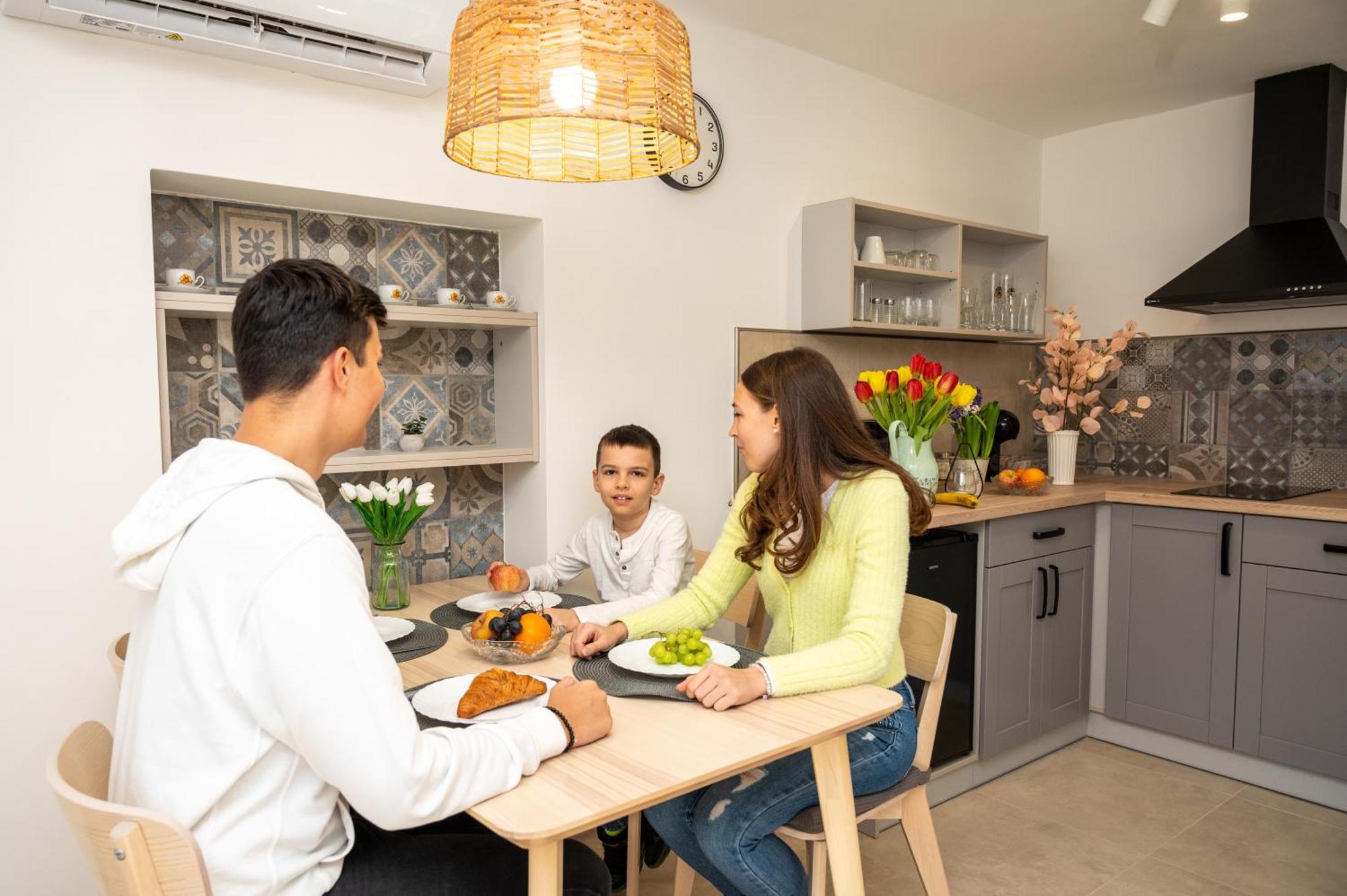 Tuenderkert Apartman Gyula Kültér fotó